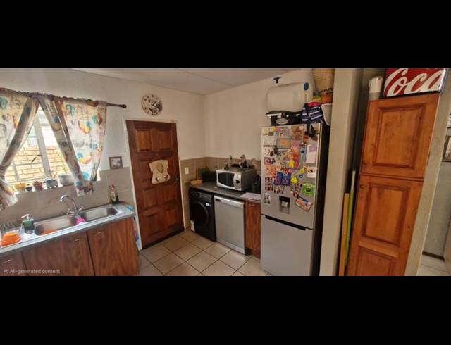 2 BEDROOM TOWNHOUSE FOR SALE IN HEUWELSIG ESTATE